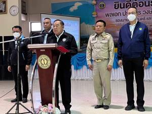 “ประวิตร” ลุยแก้น้ำเสียกระทบหอยแครงพื้นบ้าน บางตะบูน ชาวเพชรบุรีแห่รับ ขอบคุณไม่ทอดทิ้ง