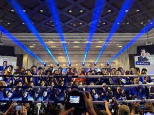 สุดว้าว! ชาติพัฒนา “กล้า FIGHT” ยกเวทีมวยตั้งกลางโรงแรมหรู “กรณ์-อรรถวิชช์” สวมนวม เปิดตัวว่าที่ผู้สมัคร 33 เขต คึกคัก