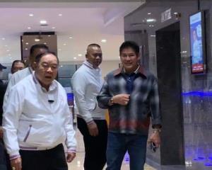 “ลุงป้อม” ถกยุทธศาสตร์ พปชร.ปรับสอดรับเบอร์ เข้มห้ามพกมือถือ โอ่จับสองทีก็ได้ 37 ไม่รู้สมพงษ์หรือไม่