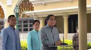 “บิ๊กตู่” กั๊กดีเบต ย้ำยังไม่คุย “พี่ป้อม” ตั้ง รบ.โว รทสช.กระแสดี ได้เกิน 100 ที่นั่ง ปล่อย พท.ฟุ้งเกิน 300