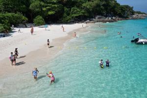 หยุดสงกรานต์นักท่องเที่ยวแห่ขึ้น “เกาะสิมิลัน” คึกคัก 4 วันเก็บค่าธรรมเนียมกว่า 3 ล้าน อีก 1 เดือนปิดเกาะแล้ว