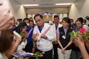 หาเสียงคึกคัก 'ลุงตู่'ชวน'หลานตั๊น ' เล่นการเมืองสร้างสรรค์ พร้อมอวยพรให้หายป่วย