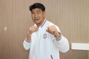 ไม่ได้โม้! "สมรักษ์" ฉะเจ้าถิ่นเก่าขอนแก่นทำเสียเยอะหายจ้อย โวกระแสดีมากแห่แชมป์มวยแล้ว 2 ครั้ง รอบนี้จะแห่ได้ ส.ส.