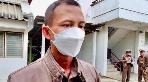 ตำรวจยื่นศาลขอออกหมายจับ “พ.ต.ท.” อดีตสามี “แอม ไซยาไนด์” 4 ข้อหาหนัก