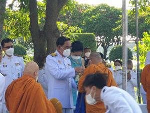 นายกฯ และภริยา เป็นประธานในพิธีพระสงฆ์ เนื่องในวาระครบรอบ 100 ปี วันประสูติสมเด็จพระเจ้าพี่นางเธอ เจ้าฟ้ากัลยาณิวัฒนาฯ