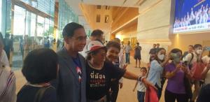 "พี่ตู่" ถึงเวทีปราศรัยศูนย์สิริกิติ์แฟนคลับรอรับแน่น เตรียมปลุกอย่าให้สู้คนเดียวออกมาเลือกรทสช.