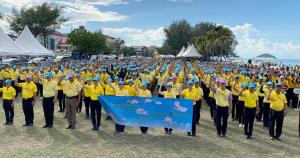 สมาคมแม่บ้านตำรวจจัดโครงการจิตอาสารักษ์หาดชลาทัศน์ ปล่อยพันธุ์สัตว์น้ำนับล้านตัว