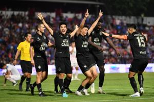 "บุรีรัมย์" เชือดนิ่ม "บีจี" 2-0 ชูถ้วยรีโว่ คัพ สมัย 7 กรุยทางสู่ทริปเปิลแชมป์