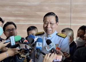 “พรเพชร”  ไม่สนเสียงส่วนน้อยรุมว่าวุฒิสภา ยันไม่ชี้นำสมาชิกโหวตเลือกนายกฯ มั่นใจไม่มีใครกดดัน-คุกคามได้