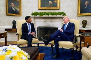 ไบเดนคุยนายกฯ UK ชื่นมื่น จับมือแน่นต้านจีน-รัสเซีย จะไม่หยุดทุ่มทุนหนุนยูเครน