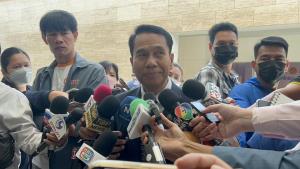 “สุทิน” ไม่หนักใจโดนหมายหัว 20 ส.ส.เผย “เพื่อไทย” สละ ปธ.สภา ให้ “ก้าวไกล” เพราะต้องการถอดสลักให้ประเทศเดินหน้า
