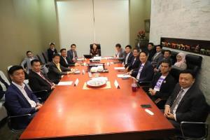 ไร้เงา "พิธา" ประชุมคณะเปลี่ยนผ่าน 8 พรรค คาดหลบคุยเก้าอี้ปธ.สภาฯกับพท. ให้สรุปก่อน 22 มิ.ย.