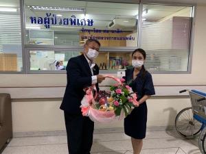 นายกฯ มอบรองเลขาธิการนายกฯ ฝ่ายการเมือง เข้าเยี่ยมนักเรียน รร.ราชวินิต มัธยม ที่ได้รับบาดเจ็บ