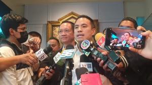 รทสช.ยันไม่โหวตนายกฯ-ปธ.สภาก้าวไกล รีแบรนด์ดิ้งตั้งทีมโฆษก พร้อมทำหน้าที่ทั้งรบ.-ฝ่ายค้าน