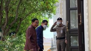 “บิ๊กตู่” บอกสื่อ การเมืองไม่มีคำตอบอะไรทั้งสิ้น ขอทำหน้าที่รักษาการให้ดีที่สุด