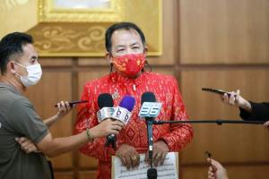 “พี่ศรี” ยื่น กกต.เพิ่ม 5 นักการเมือง 3 พรรค ชักใยแยกดินแดน “ลุงศักดิ์” กร่างไม่เลิก ขู่กระทืบอ้างถูกถ่าย