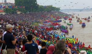 ผู้นำเขมรยันปีนี้พนมเปญจัดเทศกาลน้ำยิ่งใหญ่ โร่แก้ข่าวถังแตกจนต้องงดจัดปีก่อน