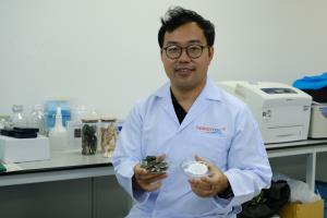 ฝีมือนักวิจัยไทย! เปลี่ยน “เปลือกหอยแมลงภู่” สู่สารเคลือบช่วยดูดซับคราบน้ำมัน คว้า 2 รางวัลจากเวทีระดับนานาชาติ
