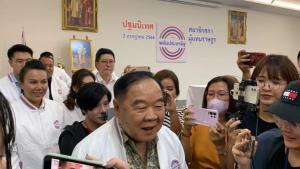 “ประวิตร” ปัดดีล พท.นั่งนายกฯ บอกข่าวก็คือข่าว ให้เสียงข้างมากตั้ง รบ. ปัดตอบต่างขั้วจับมือได้หรือไม่