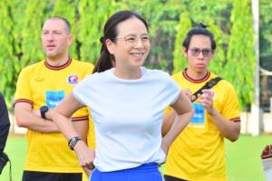 "มาดามแป้ง" ยืนยันยังไม่สนการเมือง ภารกิจตอนนี้คือกอบกู้วิกฤติวงการฟุตบอลไทย