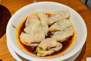 เป็นเรื่อง! ร้านอาหารจีนให้ลูกค้า 'แข่งกินเกี๊ยว 108 ลูก' เพื่อคว้ารางวัลกินฟรี สุดท้ายโดนตรวจสอบ