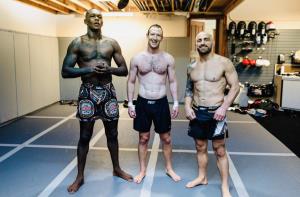 มัสก์มีหนาว! แชมป์ UFC ลงรูปซ้อมหนักกับ "ซักเคอร์เบิร์ก"