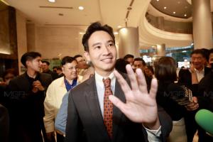 “พิธา” ดอดเข้าชั้นใต้ดิน ประชุมโหวตนายกฯ รอบ 2 อ้างรถติดไม่ทันประชุม คาดแถลงหลังรู้ผลโหวต-การรับคำร้องศาล รธน.
