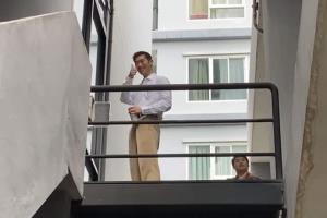 “ธนาธร” ยกนิ้วโป้งบอก “พิธา” กำลังใจดีเยี่ยม หลังโดนสั่งหยุดปฏิบัติหน้าที่-แห้วนายกฯ