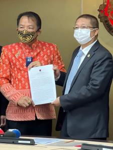 “พี่ศรี” ยื่นร้องผู้ตรวจฯ ส่งศาล รธน.วินิจฉัยข้อบังคับรัฐสภาห้ามเสนอญัตติซ้ำ มีอำนาจเหนือ รธน.หรือไม่
