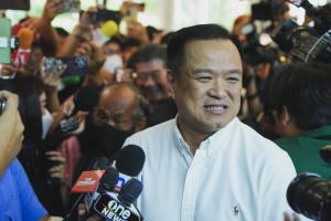 “อนุทิน” ให้กำลังใจ พท.ตั้งรัฐบาล เผยพูดคุยแค่แลกเปลี่ยนข้อมูล ยันยังไม่ถึงคิวพรรคอันดับ 3