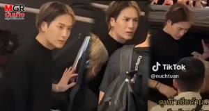 ชมนาทีดรามา! แฟนคลับฝ่าดงการ์ดบุกกระชากตัว “แจ็คสัน หวัง” เจ้าตัวหน้าอย่างเหวอ