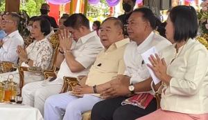 “ประวิตร” ยิ้มแป้นเป็น ปธ.ยกช่อฟ้า คนส่งกำลังใจสู้ๆ เรียกนายกฯคนที่ 30 พระป่าทำพิธีเสริมดวงชะตา
