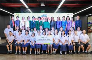 เอ็ม บี เค เซ็นเตอร์ ร่วมกับเขตปทุมวัน จัดงานตลาดนัดวัยเรียน และมอบทุนการศึกษา