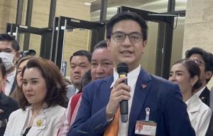 "ไอติม" ให้รอดูจุดยืนพรรค หลัง "เพื่อไทย" เตรียมขอขมา ย้ำยึดมั่นอุดมการณ์ 8 พรรคควรได้สิทธิตั้งรัฐบาล