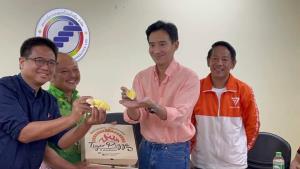 "พิธา" เปิดตัวเพื่อนบัญชีมธ. "พงศธร" ลงเลือกตั้งซ่อมระยอง ชม "นครชัย" สง่างามลาออกสู้คดี
