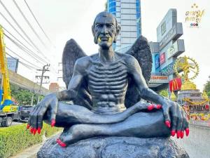 เตือนกลุ่มศรัทธา "ครูกายแก้ว" ใช้สติ จิตแพทย์มองอาจไม่มั่นคงทางจิตใจ มีการสร้างสอตรีเพิ่มความน่าเชื่อถือ