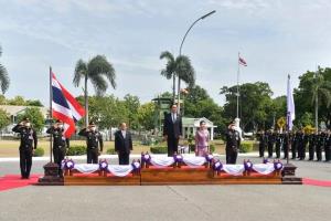 "บิ๊กตู่" ชื่นมื่นร่วมวันสถาปนาหน่วยของกรมทหารราบที่ 21 รักษาพระองค์ฯ แซวรุ่นน้องแก่กันหมดแล้ว