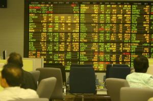 หุ้นไทยปิดพุ่ง 19.75 จุด ขานรับ ส.ว.หนุน "เศรษฐา" เป็นนายกฯ คาดพรุ่งนี้ขึ้นต่อการเมืองชัดเจน