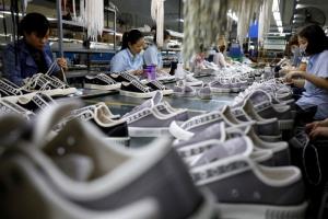 คนงานเวียดนามเคว้งอีกชุดใหญ่ โรงงานผลิตสินค้า Adidas-Nike เลิกจ้างรวดเดียว 1,200 คน