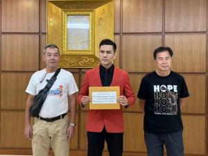 “ทนายอั๋น” ยื่น กกต.ชงศาล รธน.ยุบไทยภักดี ปม “หมอวรงค์” แถลงอยากเปลี่ยนระบอบ จี้ยึดตามกรณี “พิธา”