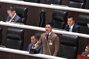 “ร่มธรรม” ให้กำลังใจ จนท.ดับไฟป่าพรุควนเคร็ง หลังเสียหายกว่า 1,000 ไร่ แนะ เร่งออกโฉนดที่ดินทำกินลดการลักลอบเผา