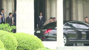 “เศรษฐา” ทดลองนั่งรถเบนซ์ประจำตำแหน่ง บอกพร้อมใช้ ไม่ต้องซื้อใหม่ "บิ๊กตู่" เคยใช้ก็ไม่เป็นไร ได้หมด