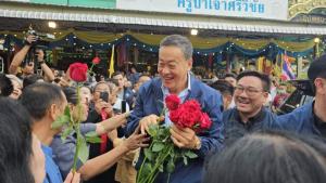 "เศรษฐา" ตะลอนต่อเชียงใหม่สักการะครูบาฯมวลชนแห่รับ เทศบาลมอบรูปหล่อจำลองยันไม่เกิน 3 พัน