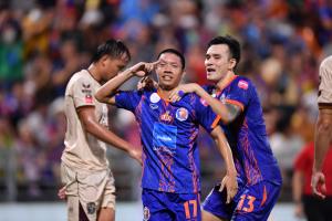 "การท่าเรือ" เปิดบ้านเชือดนิ่ม "ประจวบ" 3-1 ยึดที่ 3 ทำแต้มเท่าทีมนำ