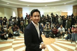 “พิธา” ปัดไม่ใช่นายกฯ เงา หลังพบทูตจีน-สหรัฐฯ ในสัปดาห์เดียวกับนายกฯ บินไปสหรัฐฯ บอกเป็นวันชาติจีน