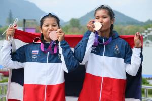 2 สาวเรือพายแคนู เร่งสปีดเข้าที่ 3 คว้าทองแดงประวัติ&amp;#8203;ศาสตร์ &amp;#8203;อชก.