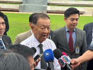 ปธ.สภา โยน “พิเชษฐ์” เคลียร์ปมลดโควตา ปธ.กมธ.เซ่นมุก ก.ก.ขับ “รองอ๋อง” เชื่อเล็กน้อยตกลงกันได้