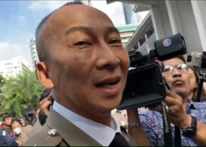 "บิ๊กต่อ" เข้าทำเนียบพบนายกฯ รายงานเรื่องนโยบาย ปัดคุยปม "บิ๊กโจ๊ก" ย้ำปัญหาสีกากีจบแล้ว