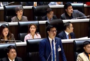 “ไอติม” ลุกหารือกลางสภา แสดงความเสียใจปมกราดยิงพารากอน จี้ทำระบบแจ้งเตือนภัย-ทบทวนกฎหมายครองปืน-งดประโคมข่าวคนร้าย