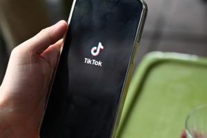 TikTok-FB ทำตามคำขอรัฐบาลเวียดนามลบโพสต์ต่อต้านรัฐเดือนเดียวหายไปกว่า 800 รายการ